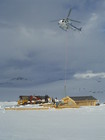 Assembly of Torolmen laftehytte with the help of helicopter (1)